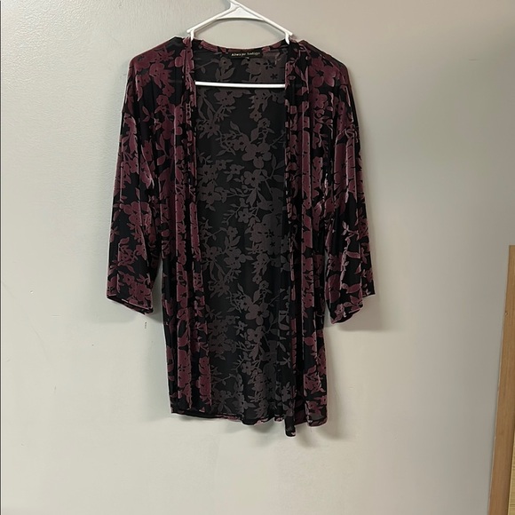 Black and Pink Velvet Robe with Crushed Texture - Picture 1 of 4